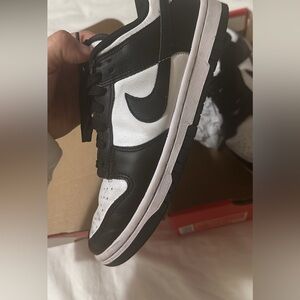 Women panda Nike black and white dunks